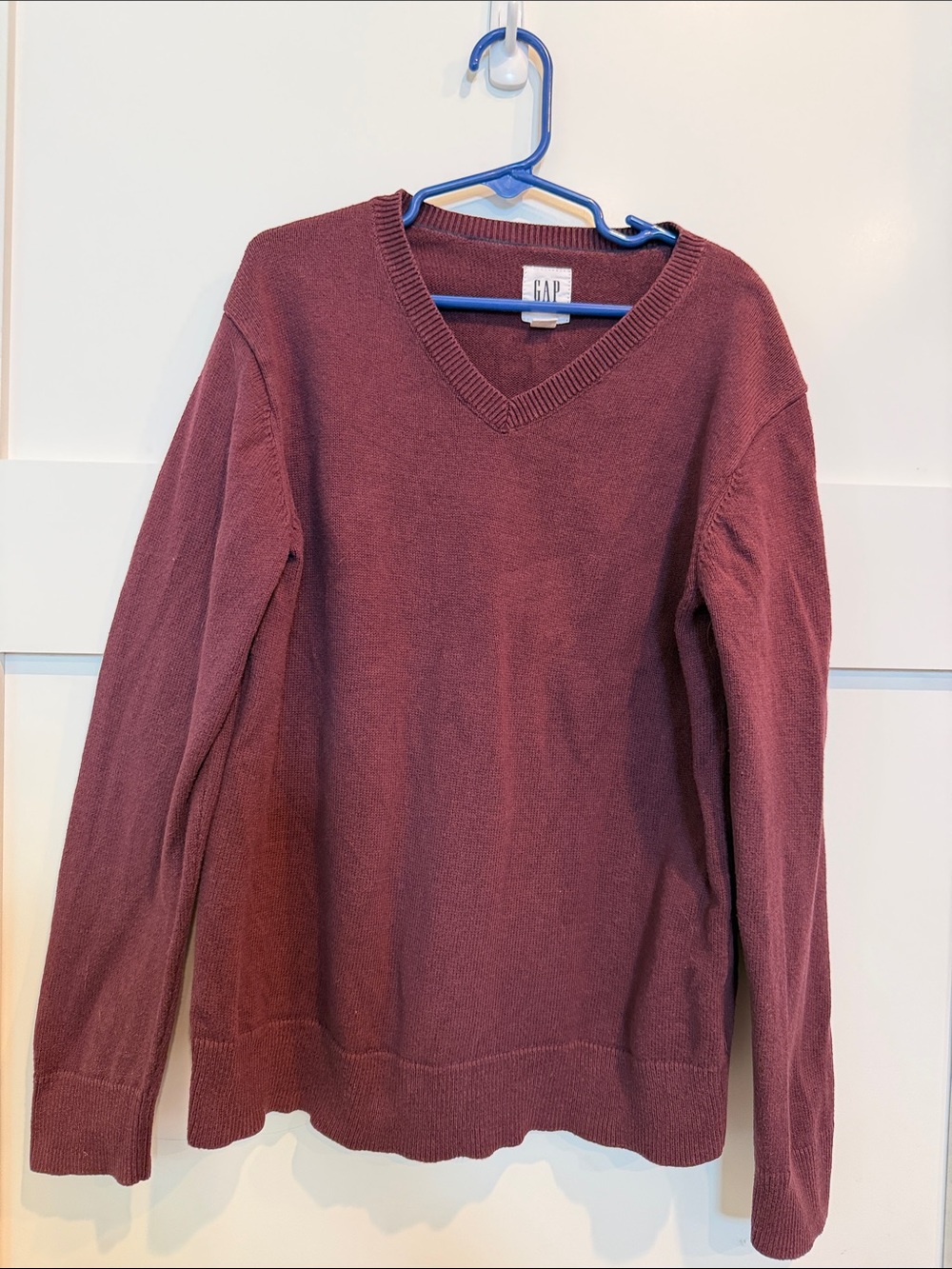 GAP Kids Uniform V-Neck Sweater in Maroon